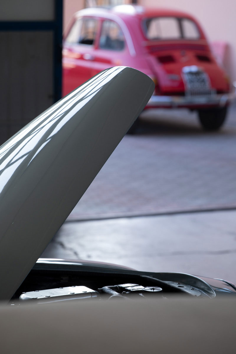 Auto storica dettaglio del cofano